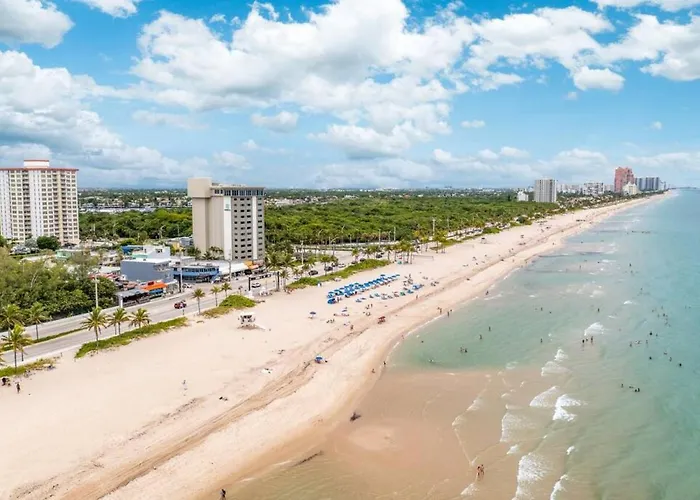 The Purple Pelican Beachfront With Ocean Balcony Unit 3