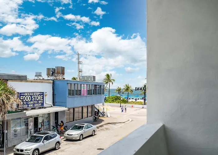 The Purple Pelican Beachfront With Ocean Balcony Unit 3